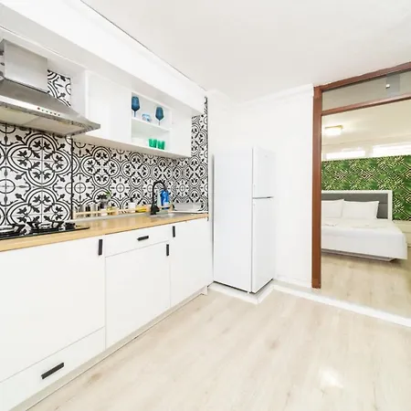 Pleasant House With Private Garden In Kaleici Apartamento *