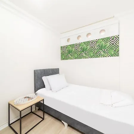 Pleasant House With Private Garden In Kaleici